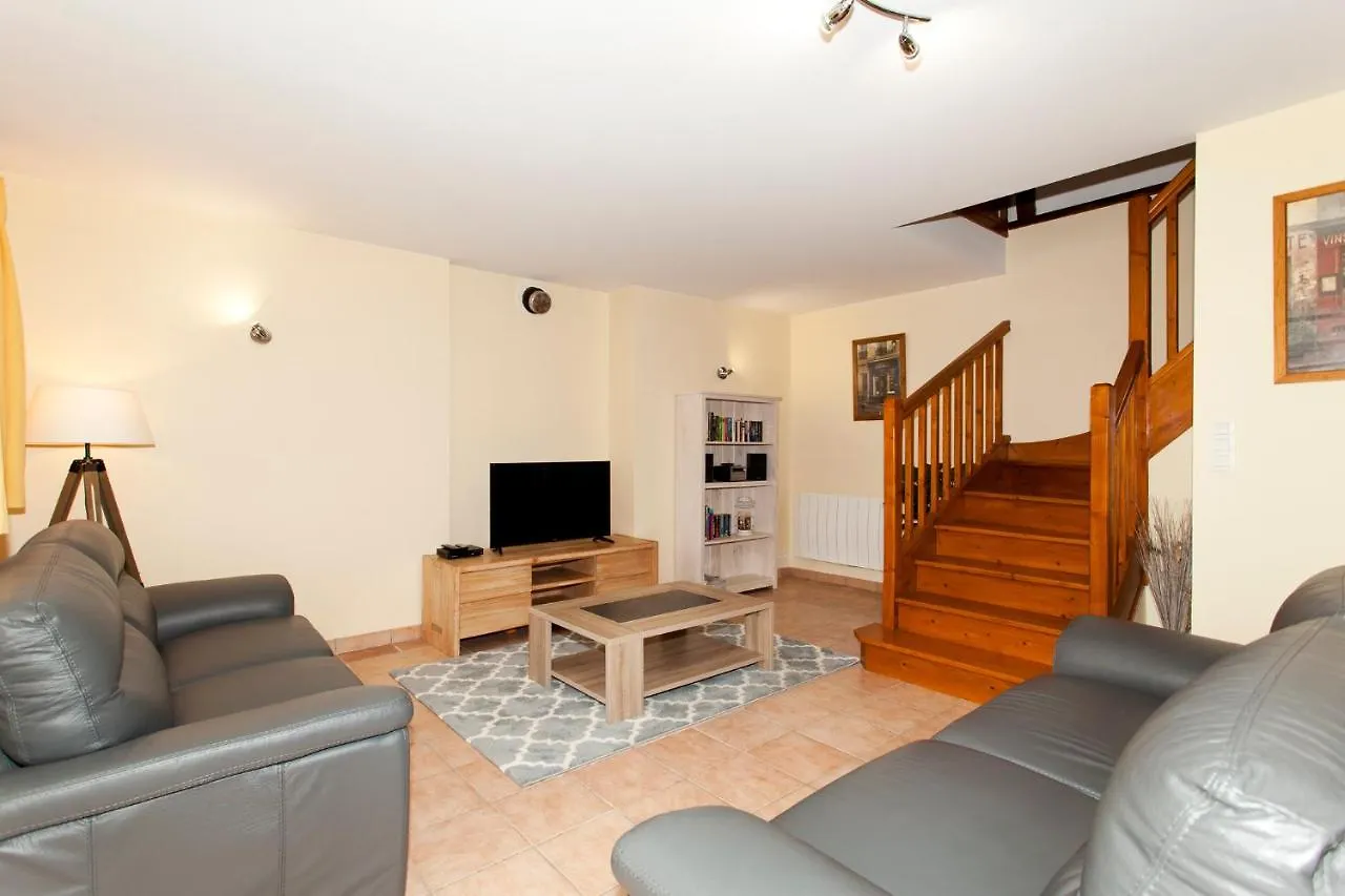 Dom wakacyjny Stone Cottage With Modern Cosy Interior Near To Josselin Perfect Retreat For Writers Or Star Gazers Guégon Francja